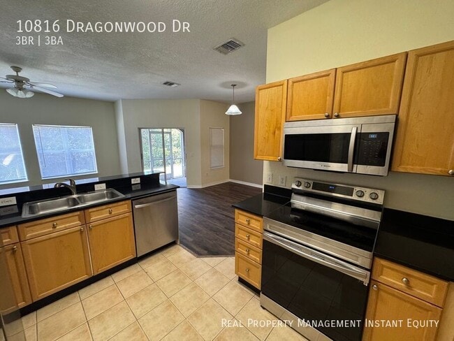 Building Photo - 10816 Dragonwood Dr