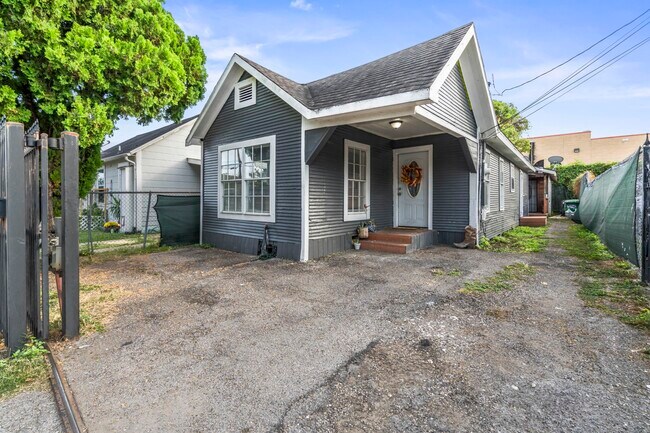Building Photo - 6940 Avenue K