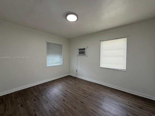 Building Photo - 541 SW 7th St