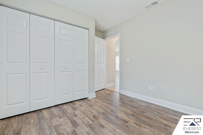 Building Photo - LIKE NEW 3/2/2 IN THE HEART OF PALM COAST