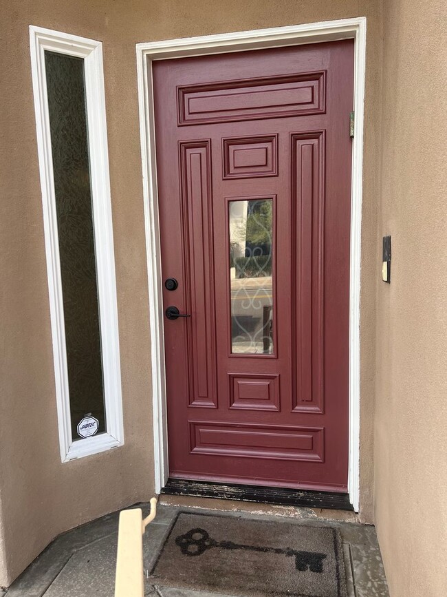 Building Photo - Custom home 1 block to ocean