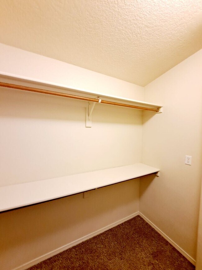 Building Photo - Gorgeous 4-bedroom, 2-bath home featuring two spacious living areas