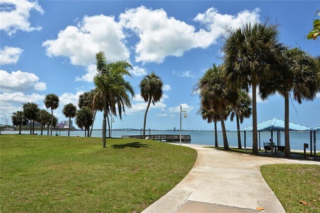 Building Photo - 1709 N Tamiami Trl