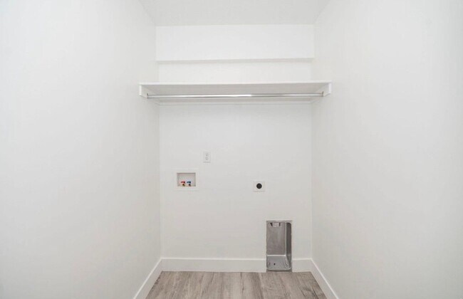 Building Photo - 46 W 460 N