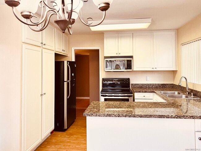 Building Photo - 17093 Rancho Bernardo