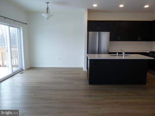 Building Photo - 860 Champions Dr