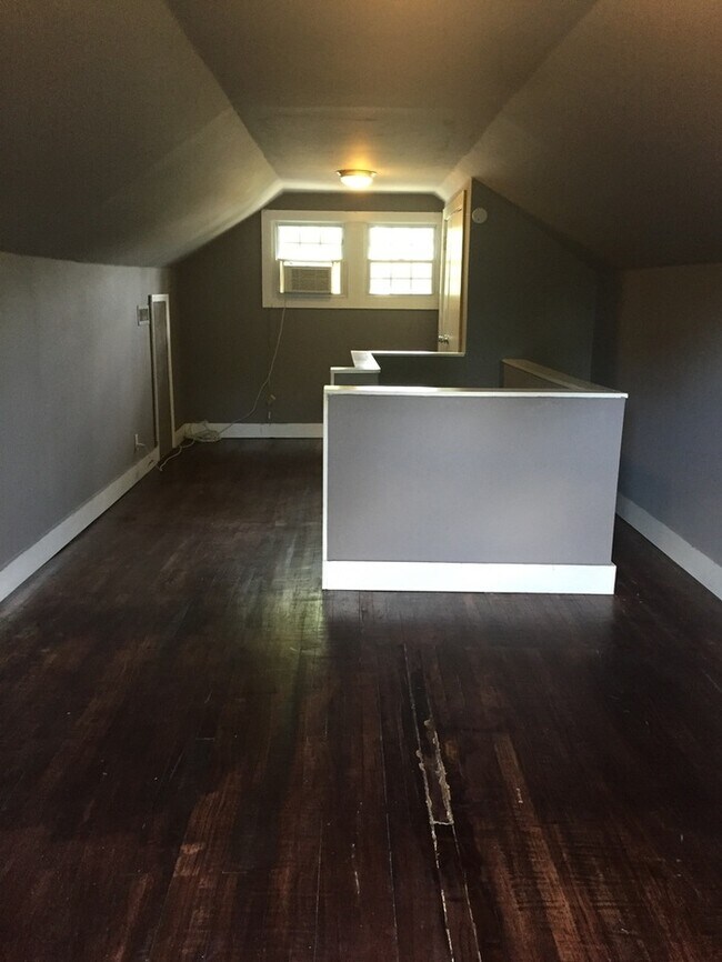 Building Photo - Wedgewood Houston!!!  3 Bed 1 Bath House Convenient to Belmont, Lipscomb & Vandy!