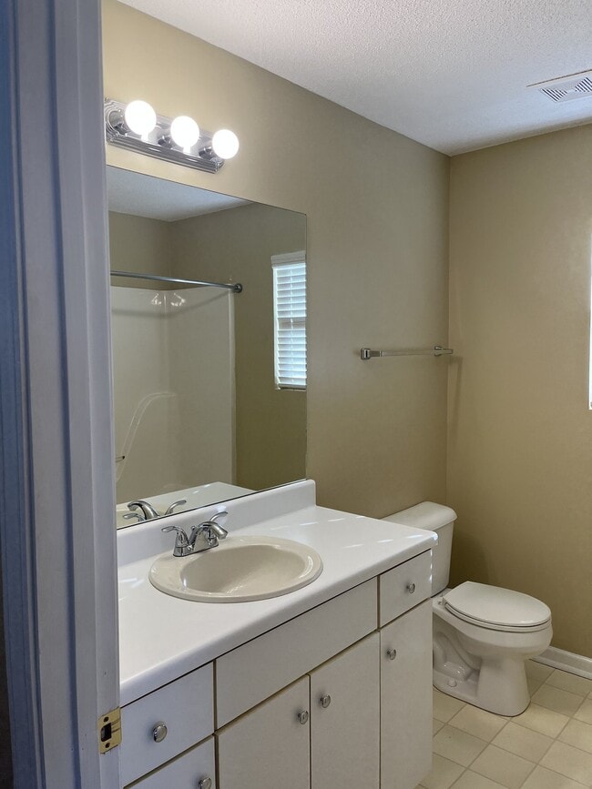 Building Photo - 5070 Boyd Dr