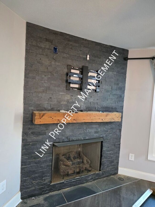 Building Photo - 8233 Harrison Bay Rd