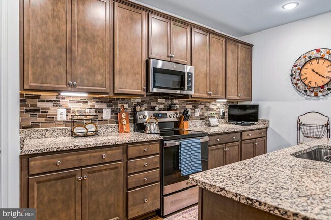 Building Photo - 13950 Englefield Dr