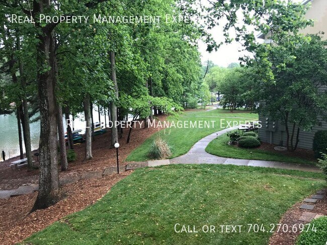 Building Photo - 20119 Henderson Rd