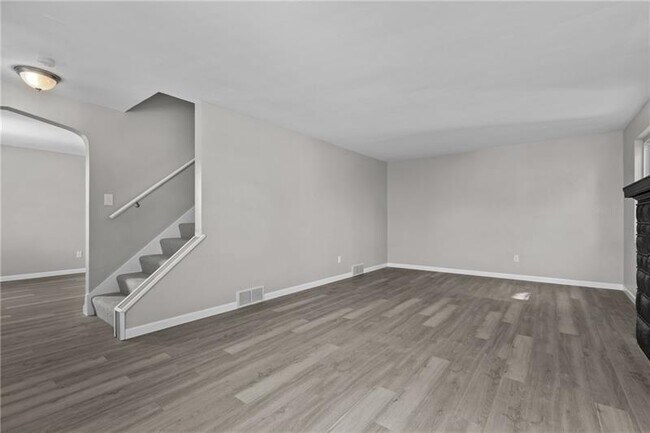 Building Photo - 2982 Kestner Ave