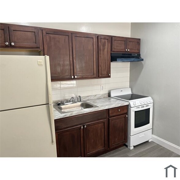 Building Photo - 1026 19th St S