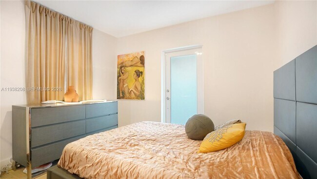 Building Photo - 1201 NE 85th St