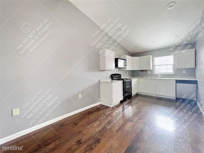 Building Photo - 8411 Collingwood-