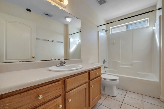 Building Photo - 712 W Brevard St