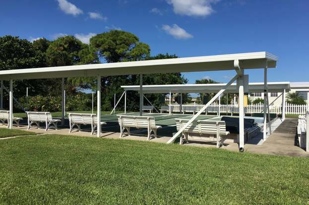 Building Photo - 7777 SE Continental Dr