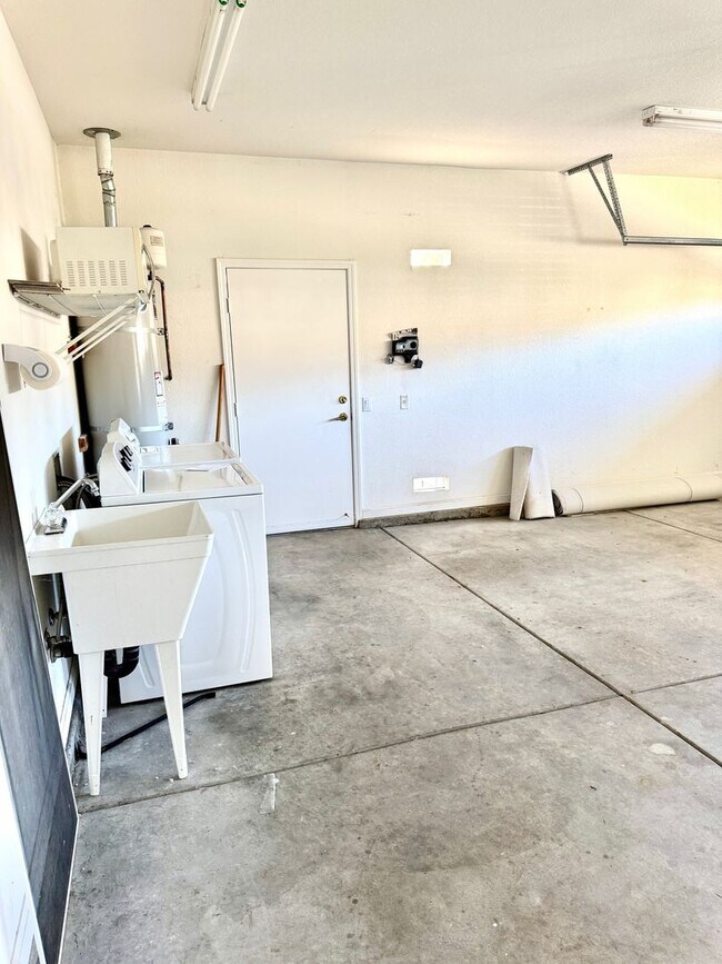 Building Photo - 55+ Community Sun City Roseville