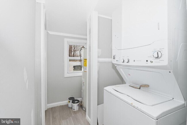 Building Photo - 4 Coville Dr