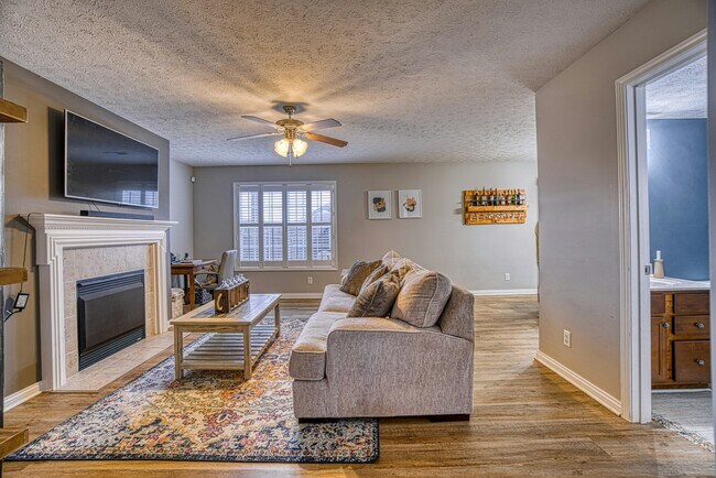 Building Photo - 4880 Imperial Dr