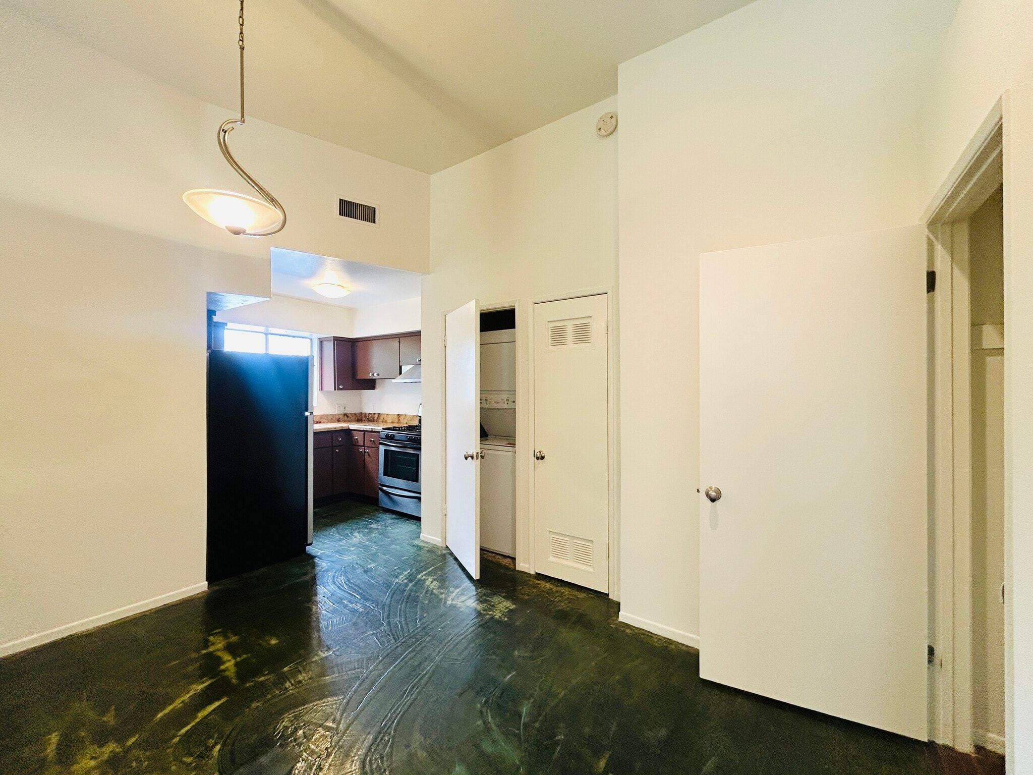 Building Photo - 2339 Hyperion Ave