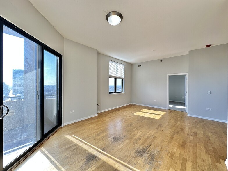 Building Photo - 1464 S Michigan Ave