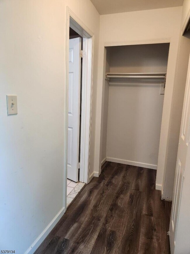 Building Photo - 263 Glastonbury Ln