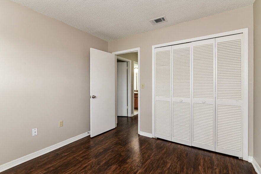 Building Photo - 116 Whitehall Way