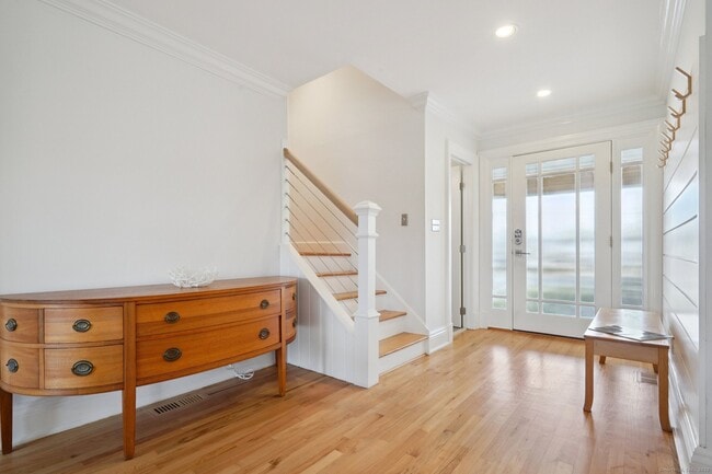 Building Photo - 656 Fairfield Beach Rd