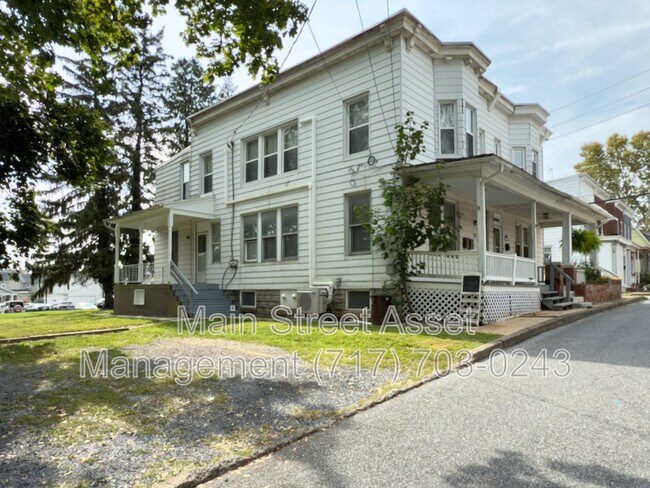 Building Photo - 122 Houston Ave