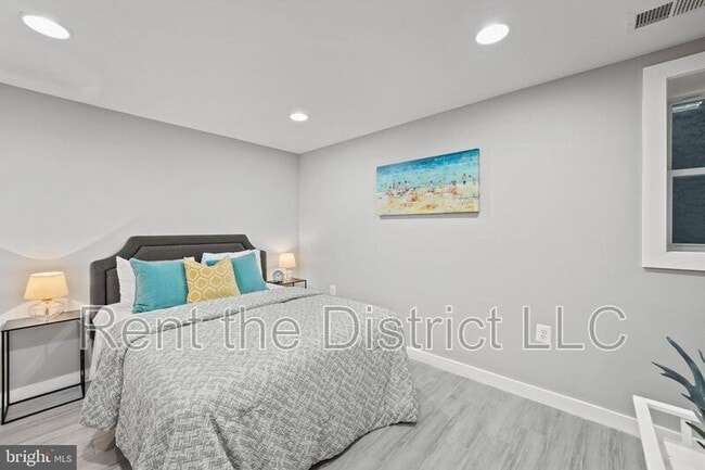 Building Photo - 4234 South Dakota Ave NE