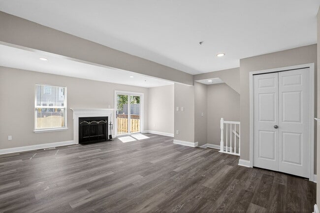 Building Photo - 2736 Albermarle Pl