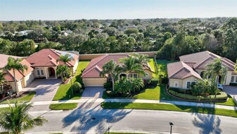 Building Photo - 827 SW Grand Reserves Blvd