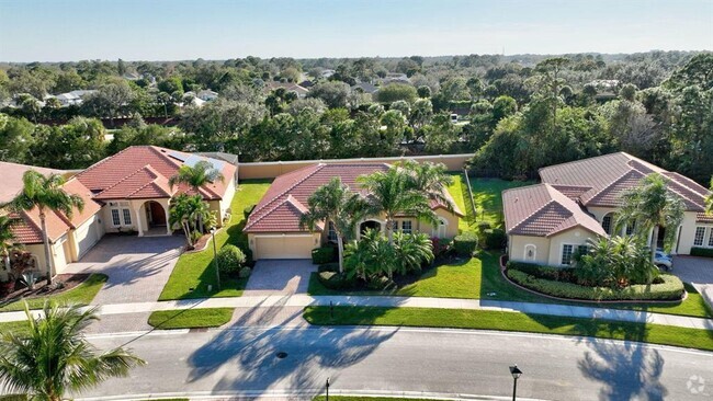 Building Photo - 827 SW Grand Reserves Blvd