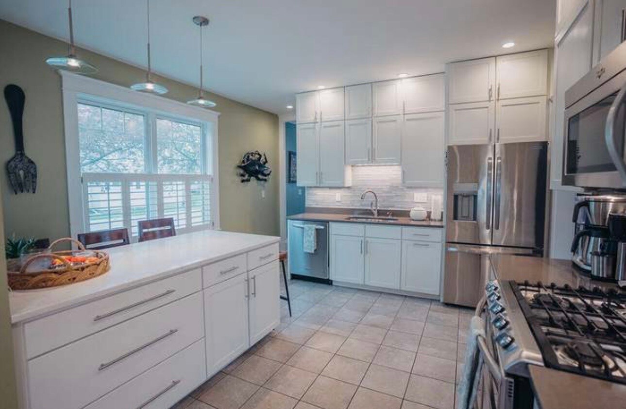 Building Photo - 107 Maple St