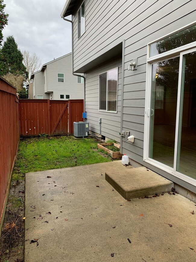 Building Photo - Charming 3-BR Felida Rental with Fenced Yard & Private Patio