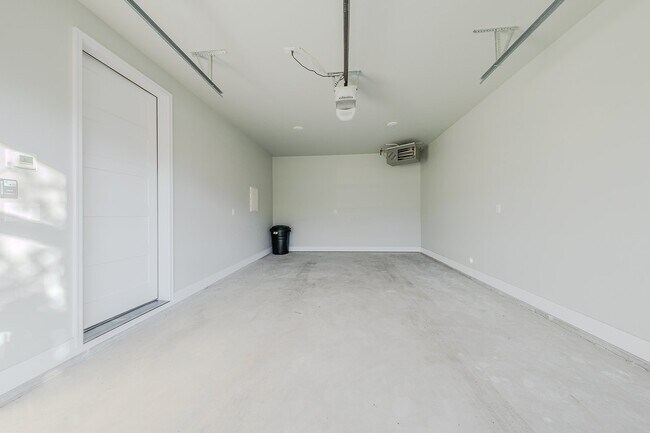 Building Photo - 205 Stoner Loop