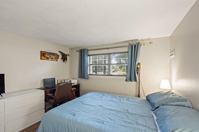 Building Photo - 46 Greentree Ln