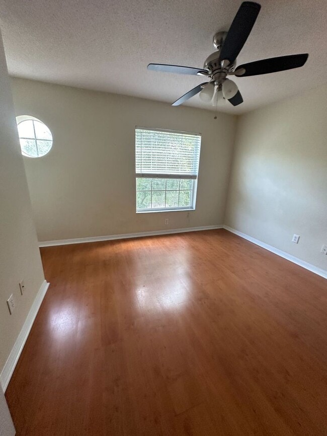 Building Photo - Avalon Park Townhouse