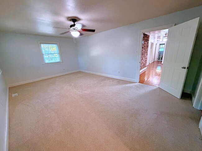 Building Photo - 8800 Sedbergh Dr
