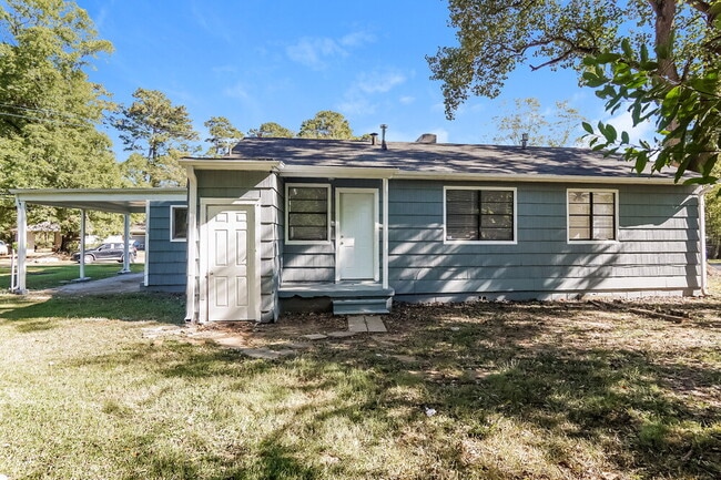 Building Photo - 700 Robison Dr