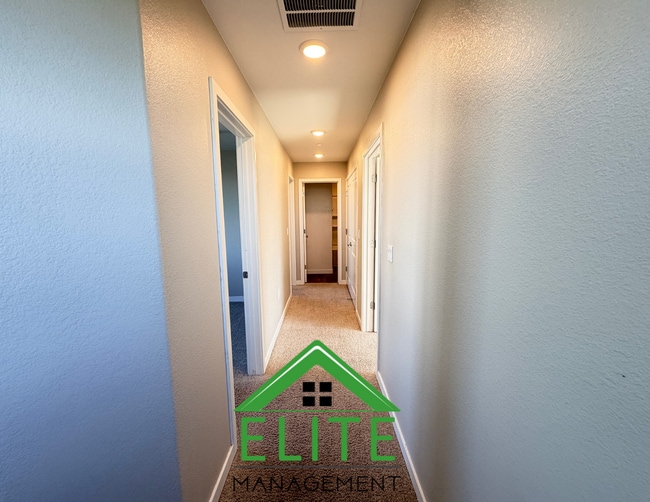 Building Photo - Located in the newly developed Park Place ...