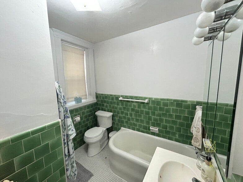 Building Photo - 42 Longwood Ave