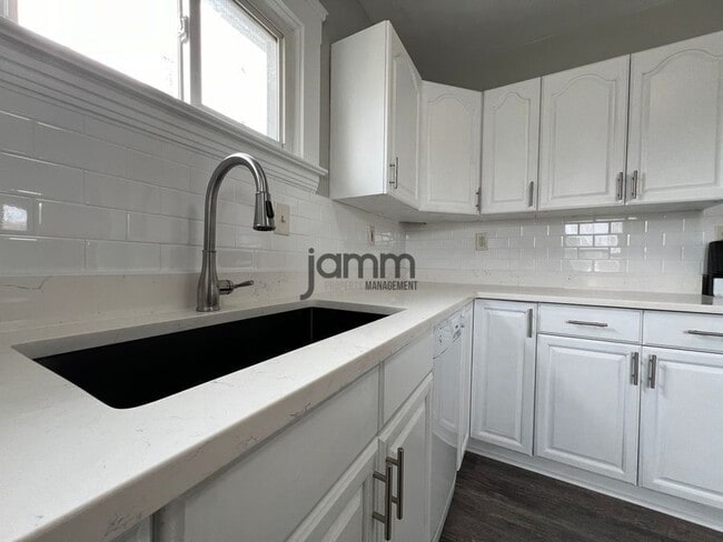 Building Photo - 1548 Alameda-Upper