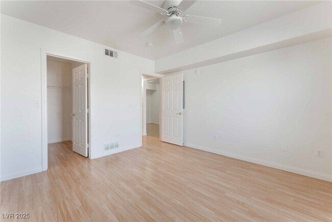 Building Photo - 6955 N Durango Dr