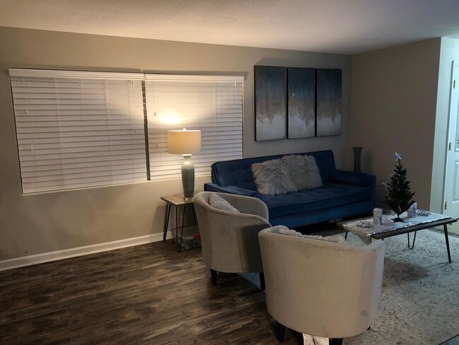 Building Photo - 5516 Sedgefield St