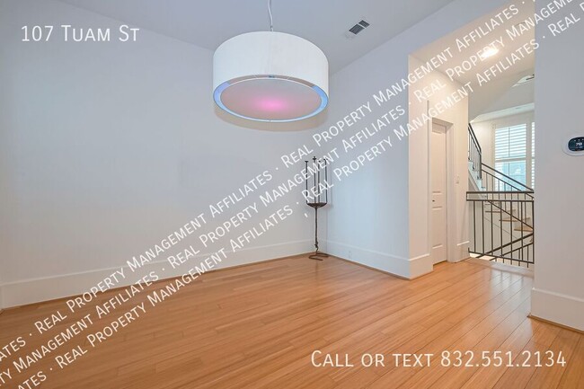 Building Photo - 107 Tuam St