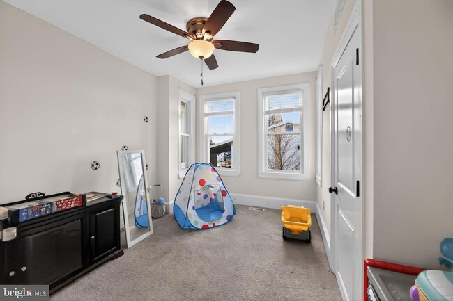 Building Photo - 810 Central Ave