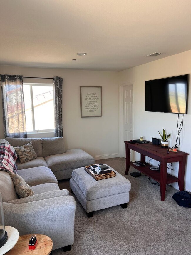 Building Photo - Charming 3-Bedroom 2.5 Bath with Loft for Rent in Guadalupe