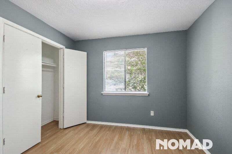 Building Photo - 2040 Sandy Knoll Dr